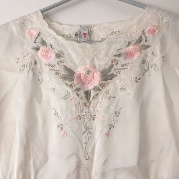 Exquisite Vintage Hand Embroidered Pink Roses Pure Silk Blouse - Picture 2 of 6